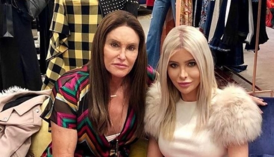 Todo está mezclado en la familia Kardashian: el padrastro anciano de Kim se casa con una joven rubia Todo está mezclado en la familia Kardashian: el padrastro anciano de Kim se casa con una joven rubia