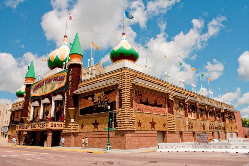 Top 20 Roadside Attractions in America Top 20 Roadside Attractions in America