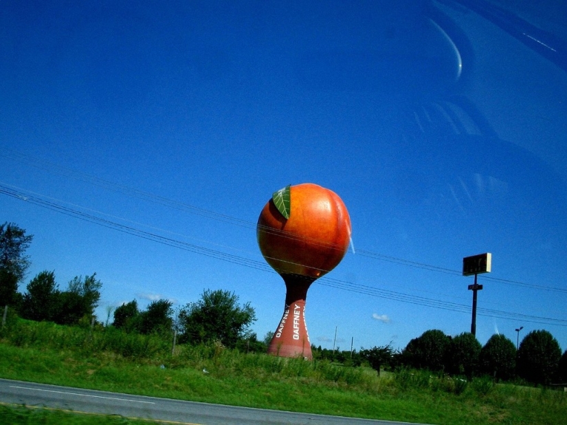 Top 20 Roadside Attractions in America Top 20 Roadside Attractions in America