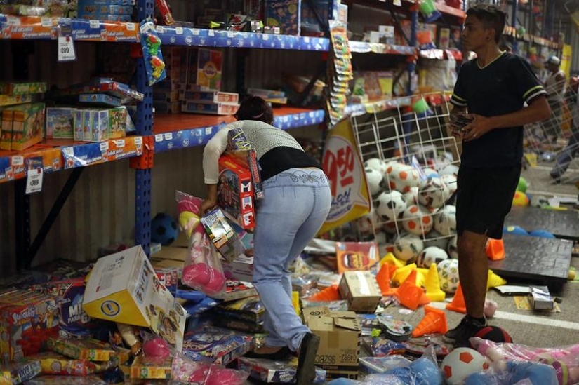 Trouble does not come alone: how hurricanes and other disasters bring with them waves of looting Trouble does not come alone: how hurricanes and other disasters bring with them waves of looting