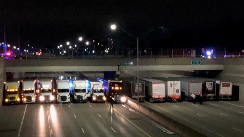 Trucks lined up under the bridge to prevent suicide Trucks lined up under the bridge to prevent suicide
