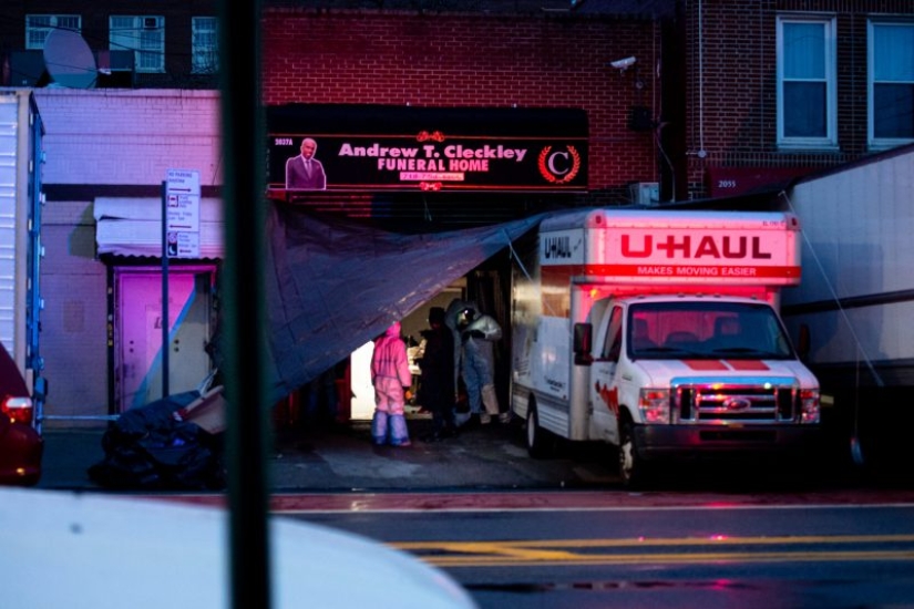 Trucks with dozens of corpses have been found in New York, some of them have already begun to decompose