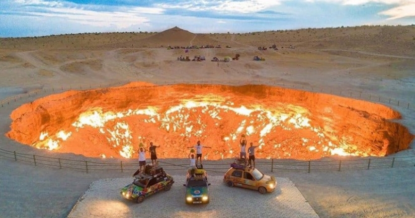 Turkmenistán está buscando una manera de cerrar las "Puertas del Infierno", un cráter de gas que ha estado ardiendo durante 50 años Turkmenistán está buscando una manera de cerrar las "Puertas del Infierno", un cráter de gas que ha estado ardiendo durante 50 años