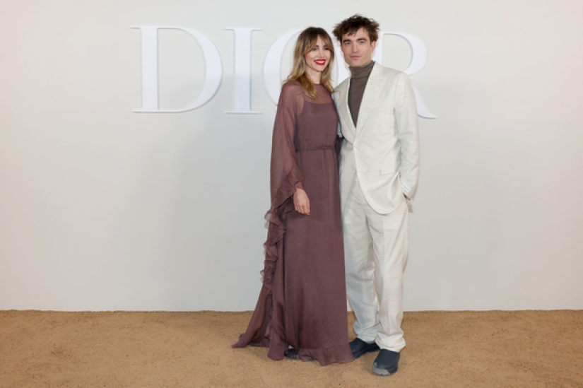 'Twilight' star Robert Pattinson makes first red carpet appearance with his girlfriend