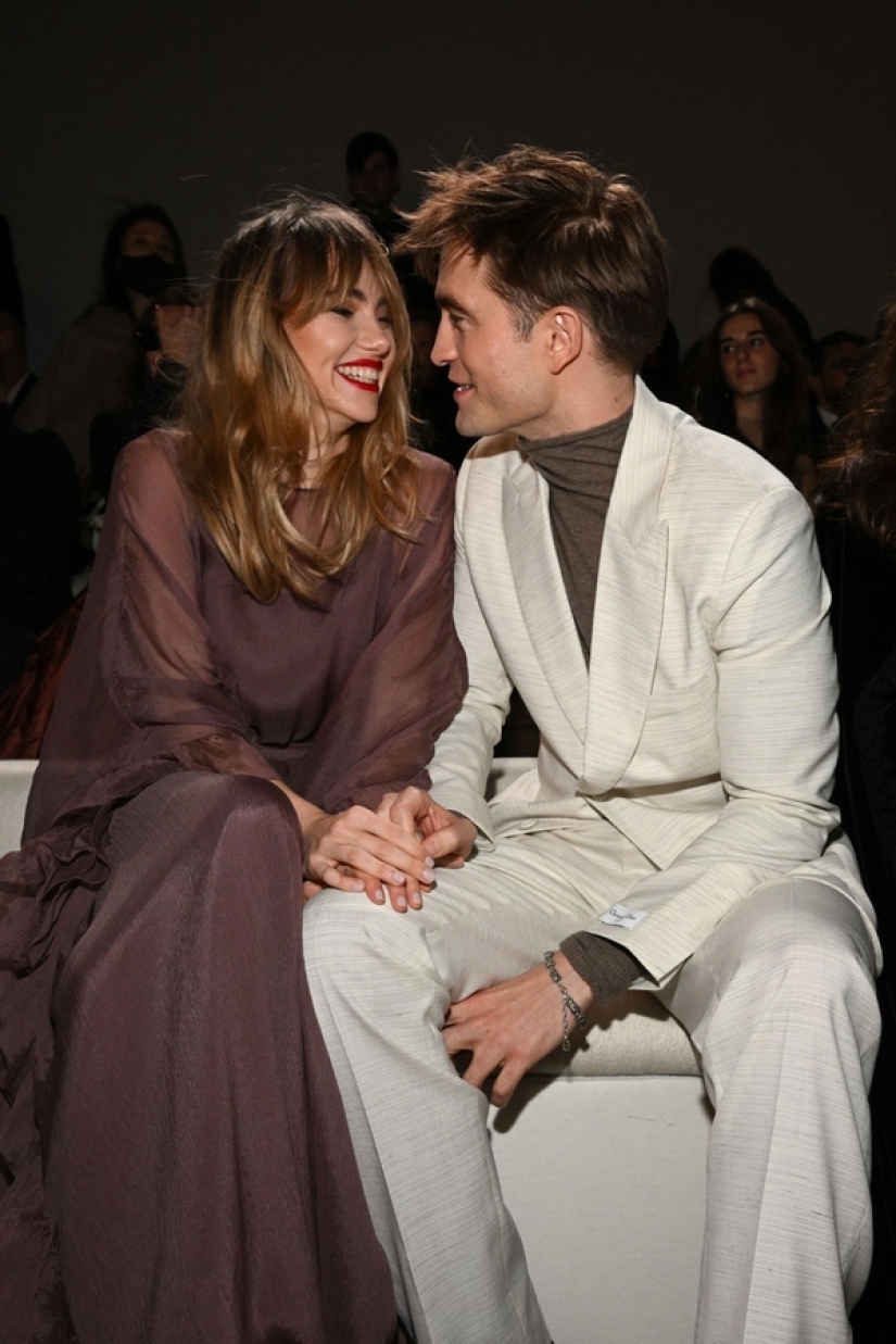 'Twilight' star Robert Pattinson makes first red carpet appearance with his girlfriend