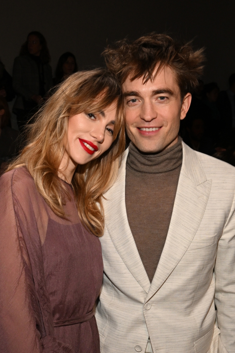 'Twilight' star Robert Pattinson makes first red carpet appearance with his girlfriend