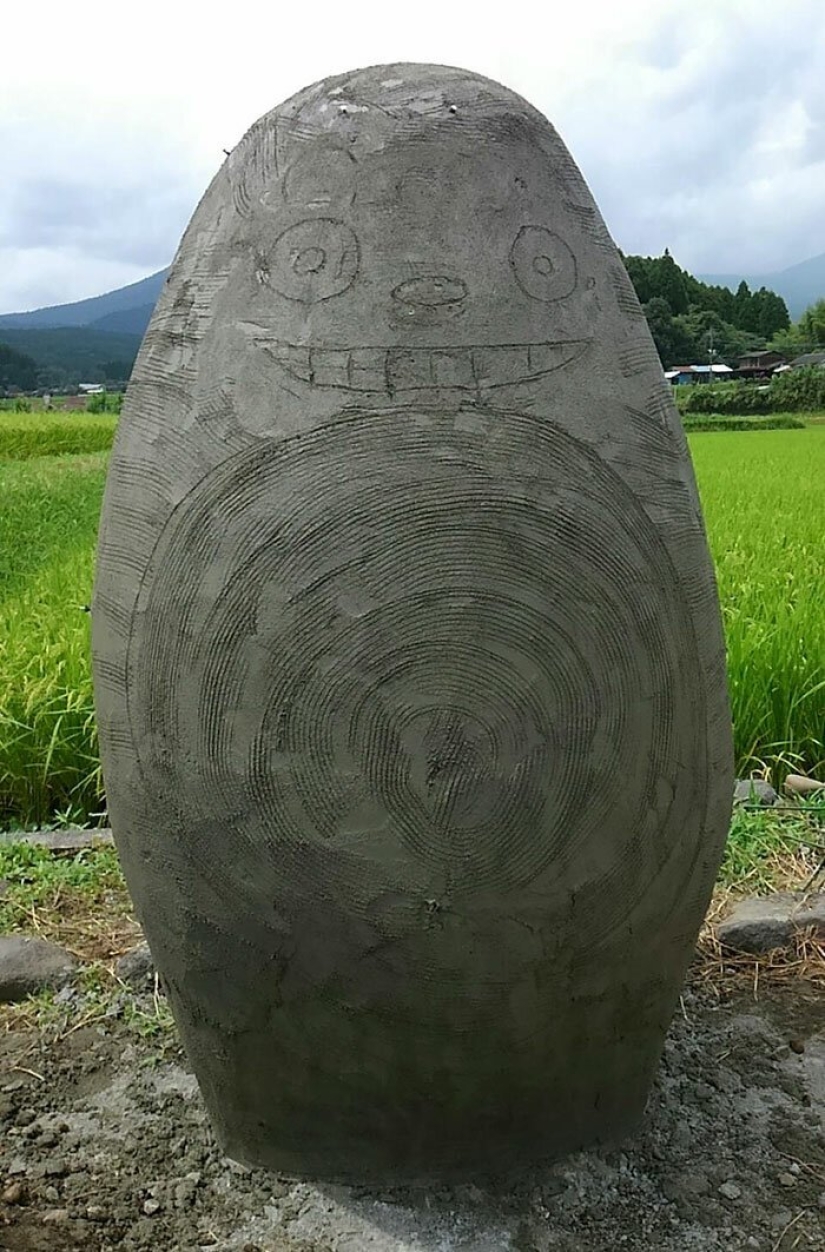 Un abuelo y una abuela de Japón construyeron una parada en forma de Totoro para su nieta Un abuelo y una abuela de Japón construyeron una parada en forma de Totoro para su nieta