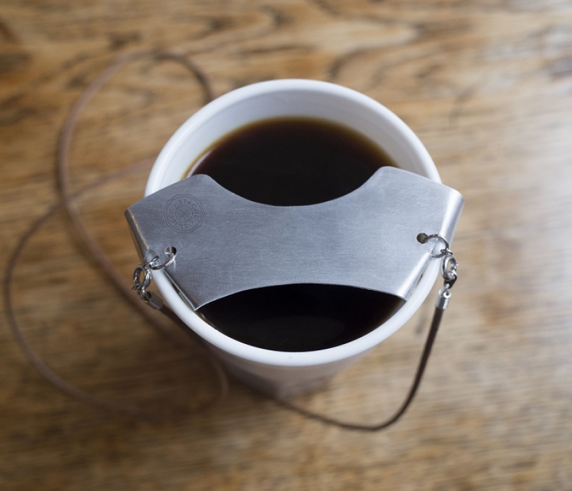 Un accesorio milagroso para un bigote hipster Un accesorio milagroso para un bigote hipster