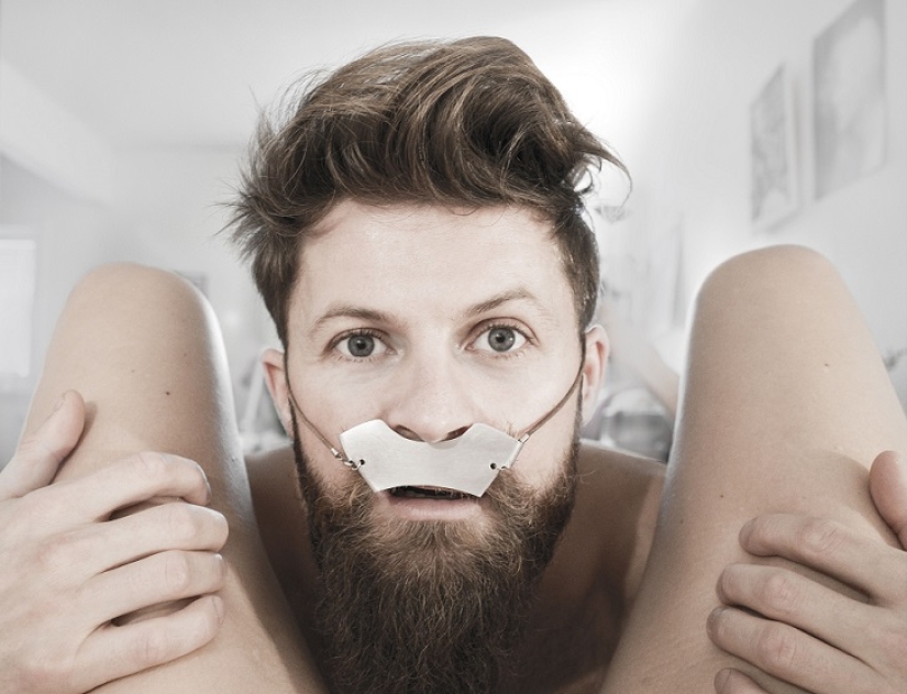 Un accesorio milagroso para un bigote hipster Un accesorio milagroso para un bigote hipster