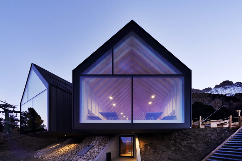 Un Agradable Almuerzo en la Vista Única de los Alpes Italianos