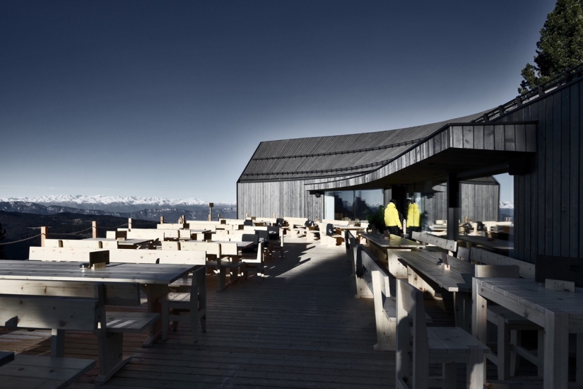 Un Agradable Almuerzo en la Vista Única de los Alpes Italianos