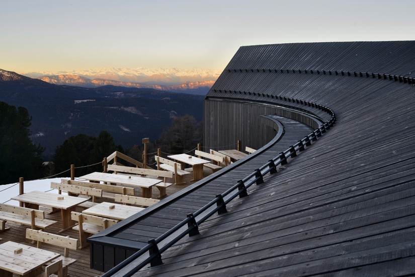 Un Agradable Almuerzo en la Vista Única de los Alpes Italianos