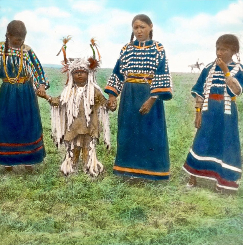 Un americano encontró fotos en color de indios de finales del siglo XIX