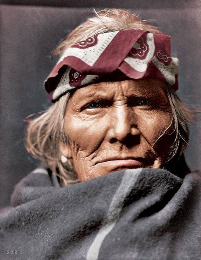 Un americano encontró fotos en color de indios de finales del siglo XIX