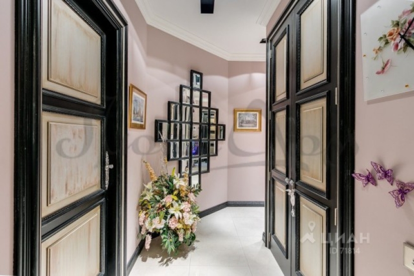 Un apartamento en venta en Moscú por 55 millones de rublos, que parecía estar amueblado por gitanos