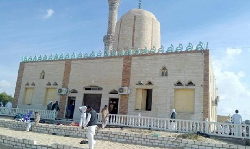 Un ataque terrorista en una mezquita egipcia mató a 235 personas Un ataque terrorista en una mezquita egipcia mató a 235 personas