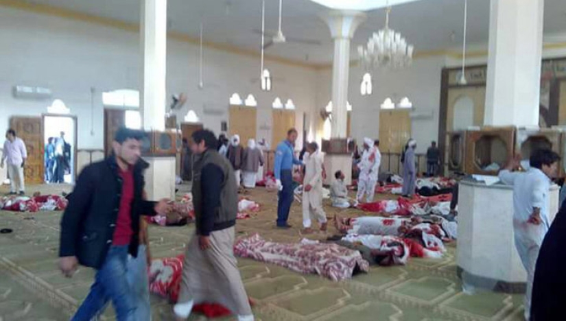 Un ataque terrorista en una mezquita egipcia mató a 235 personas Un ataque terrorista en una mezquita egipcia mató a 235 personas
