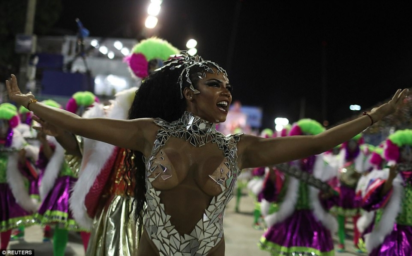 Un derroche de carne, sudor y purpurina: Río de Janeiro ha capturado el carnaval