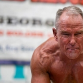 Un estadounidense de 62 años estableció un récord al permanecer más de 8 horas en el bar