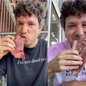 Un estadounidense solo come carne cruda para ver si"sobrevive" Un estadounidense solo come carne cruda para ver si"sobrevive"