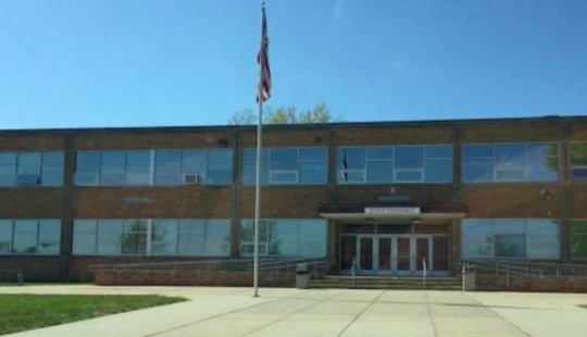 Un estudiante estadounidense puso a la venta su escuela y la pagó con una graduación