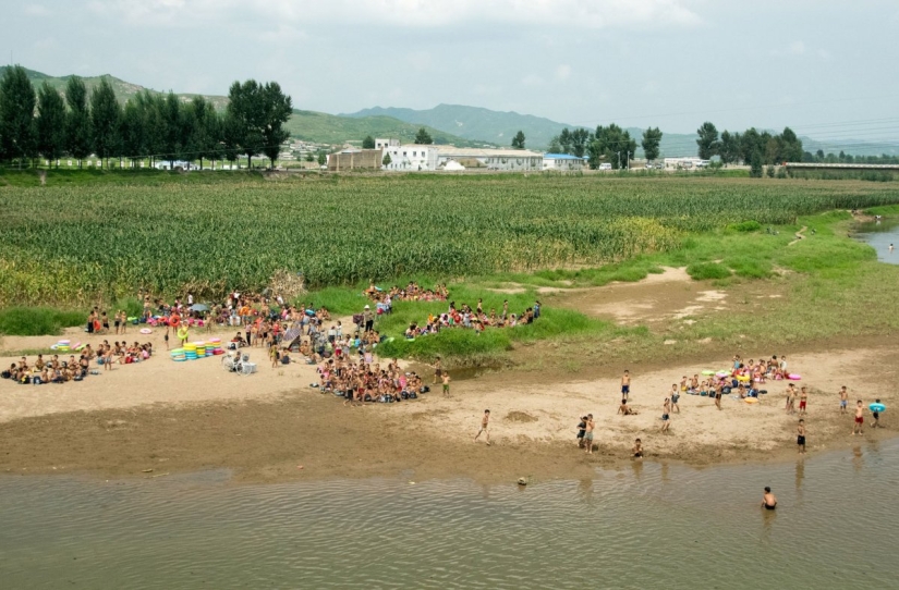 Un fotógrafo tomó imágenes deprimentes de la vida de la gente común en Corea del Norte en su teléfono