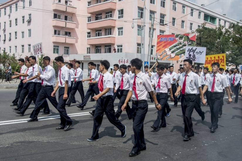 Un fotógrafo tomó imágenes deprimentes de la vida de la gente común en Corea del Norte en su teléfono