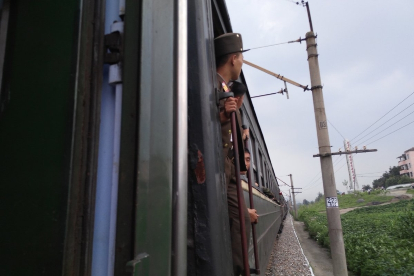 Un fotógrafo tomó imágenes deprimentes de la vida de la gente común en Corea del Norte en su teléfono