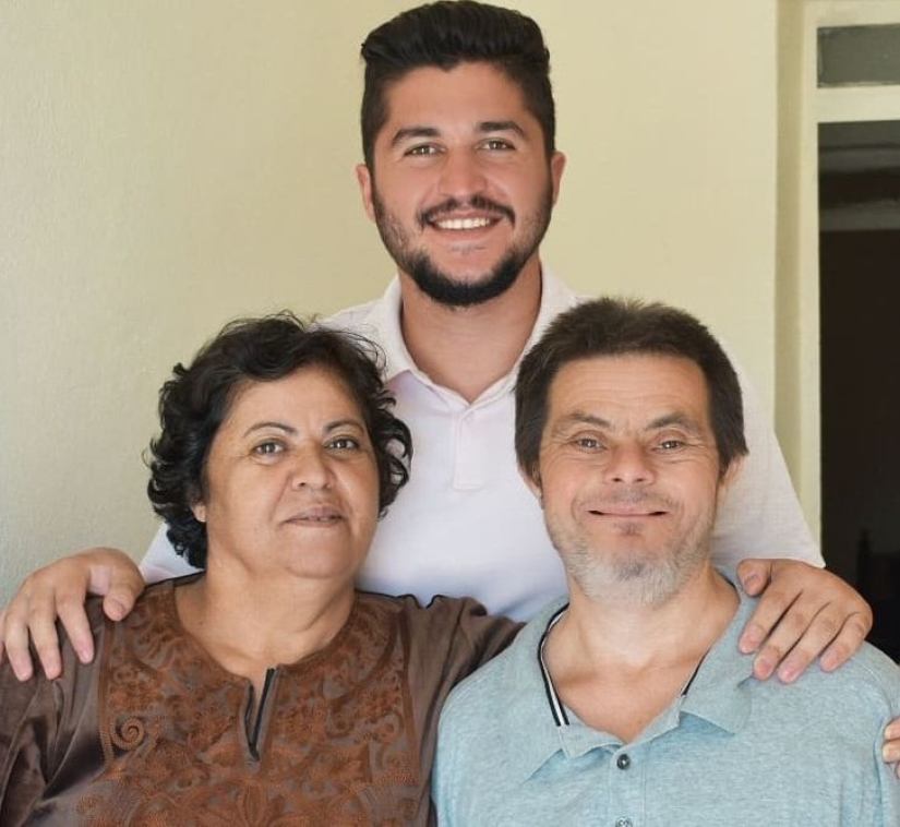 Un hombre con síndrome de Down se convirtió en padre y ahora está orgulloso de su hijo médico Un hombre con síndrome de Down se convirtió en padre y ahora está orgulloso de su hijo médico