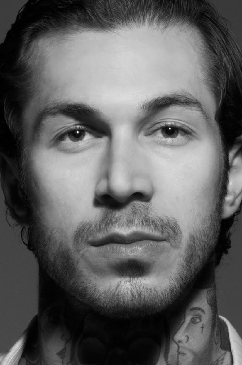 Un hombre fuerte con un tatuaje, un hombre discapacitado y un veterano de Afganistán decidieron convertirse en modelo Un hombre fuerte con un tatuaje, un hombre discapacitado y un veterano de Afganistán decidieron convertirse en modelo