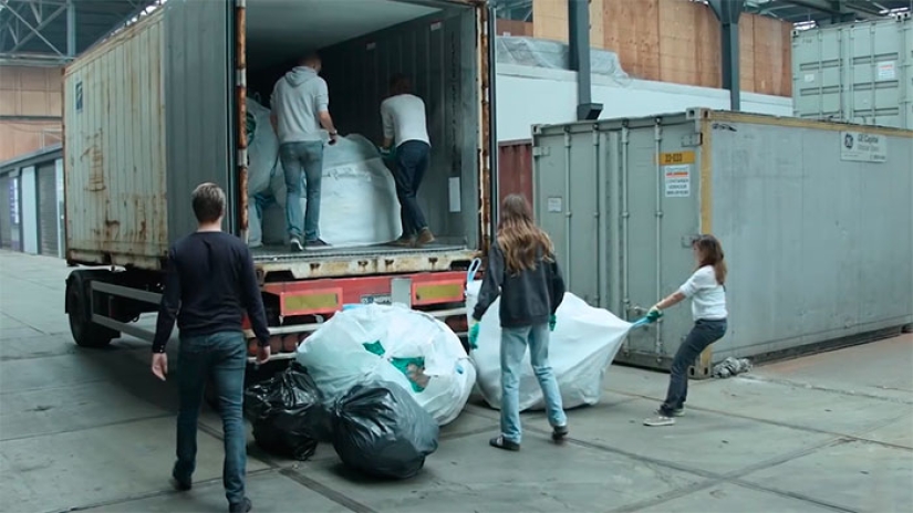 Un inventor de 23 años ha descubierto cómo limpiar el Océano Pacífico de basura plástica en 5 años