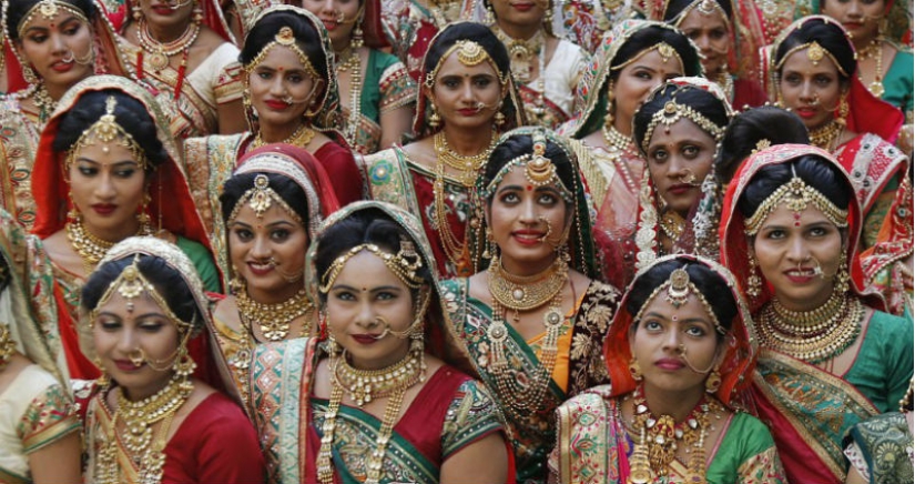 Un magnate de los diamantes en la India organizó una boda para 250 parejas pobres a la vez, y resultó lujosamente