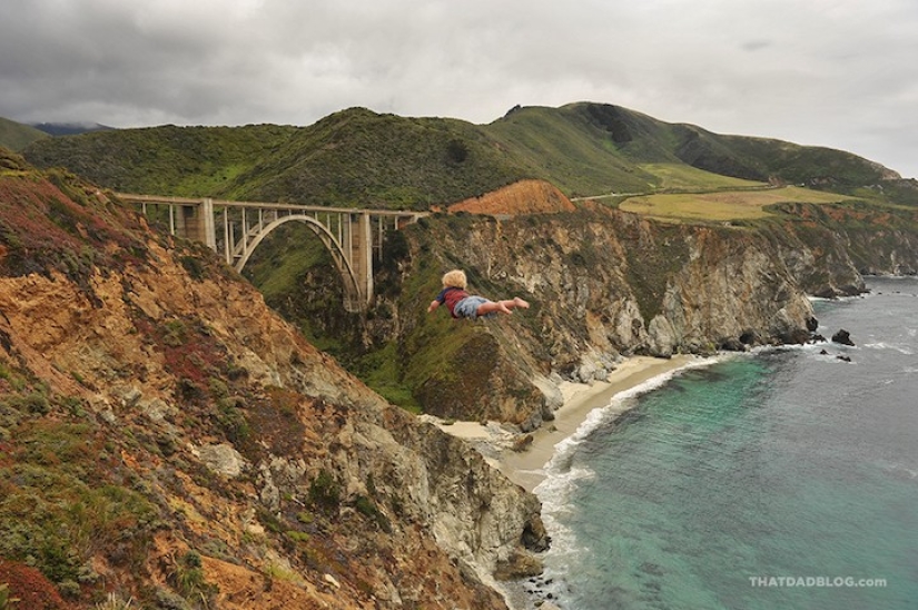 Un padre amoroso ayuda a su hijo" soleado " a volar