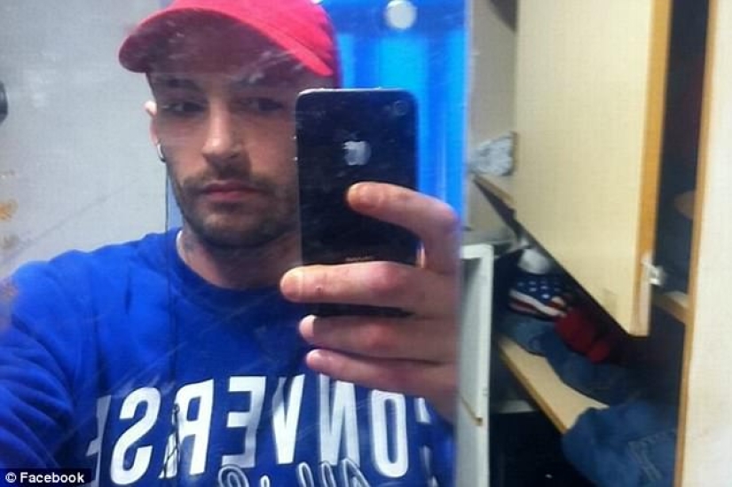 Un preso británico será condenado a dos años de cárcel por hacerse un selfie en Facebook