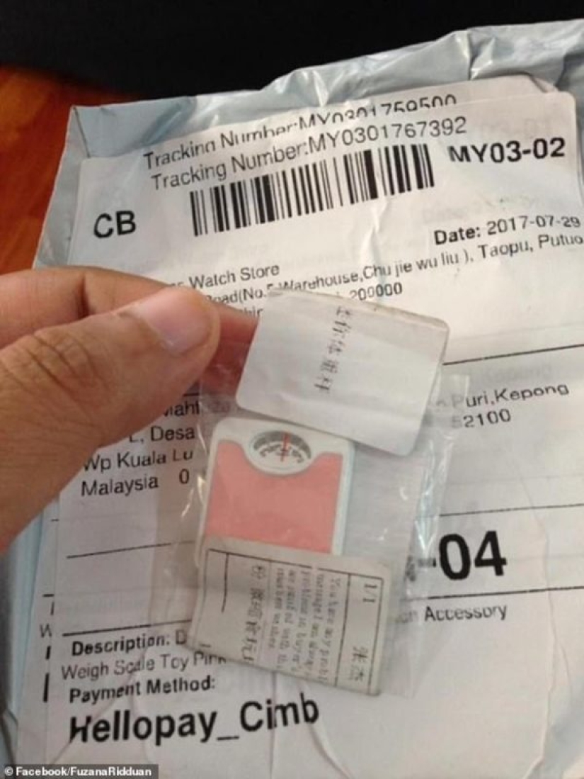 Un árbol de Navidad despojado, mini escamas y una máscara del infierno: los compradores han publicado nuevos archivos de tiendas en línea