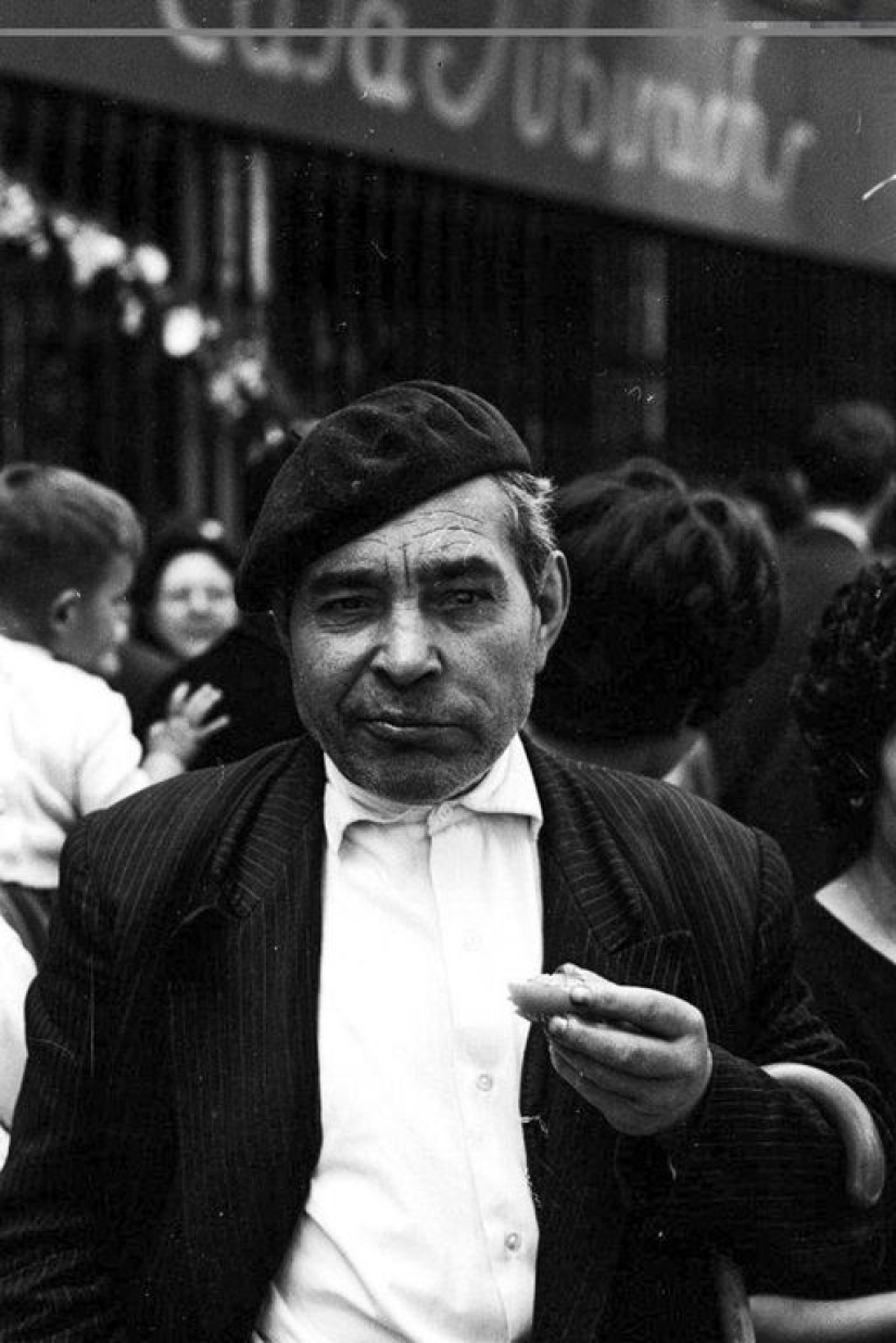 Un turista compró un sobre en un mercadillo, donde encontró negativos de un genio desconocido