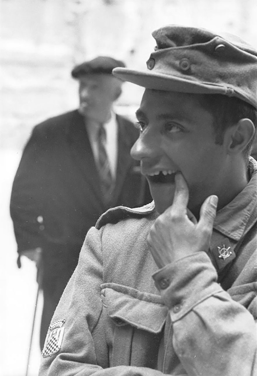 Un turista compró un sobre en un mercadillo, donde encontró negativos de un genio desconocido