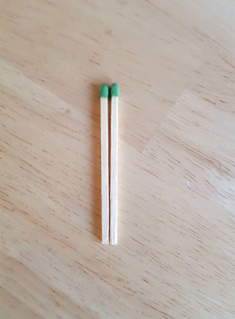 Un usuario de Reddit pasó un año pegando una esfera de 42 mil fósforos para quemarla más tarde