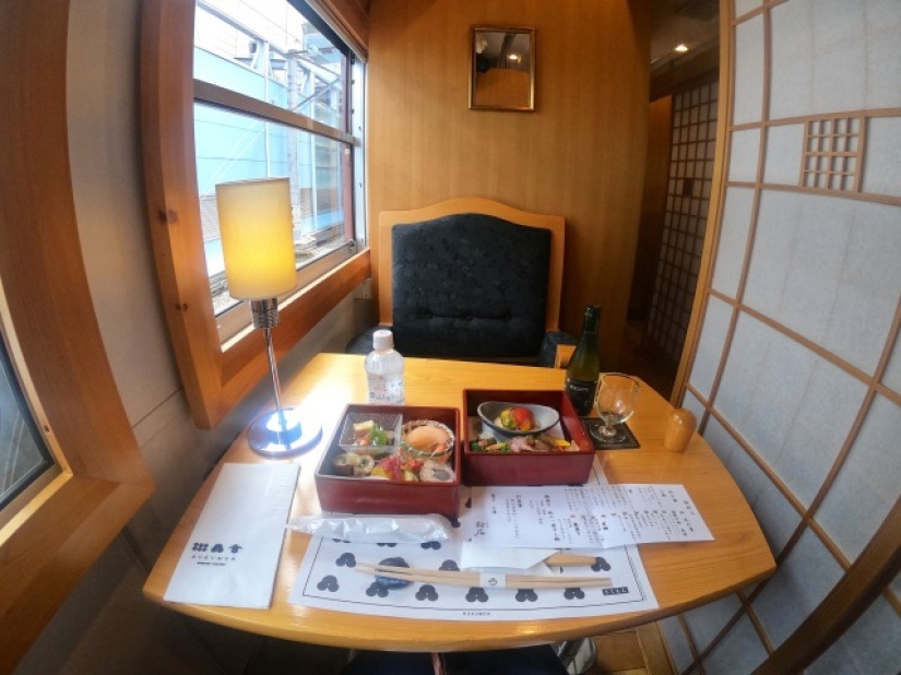 Un viaje de buen Gusto: Un viaje solitario en un tren de restaurante japonés