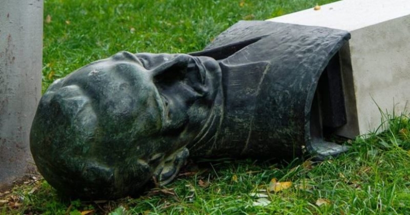 Un vándalo derribó un monumento a un antifascista croata: el karma lo alcanzó al instante