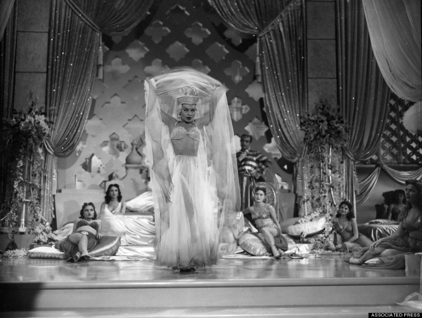 Una breve pero impresionante historia del burlesque en la década de 1950 Una breve pero impresionante historia del burlesque en la década de 1950