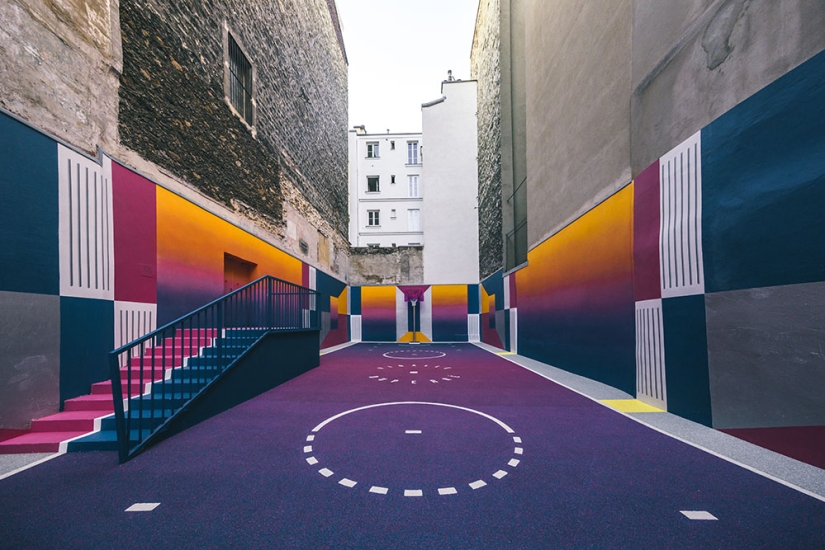 Una cancha de baloncesto que parece virtual Una cancha de baloncesto que parece virtual