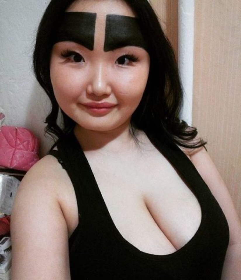 Una chica de Yakutia con cejas de media cara mostró cómo se ve sin maquillaje Una chica de Yakutia con cejas de media cara mostró cómo se ve sin maquillaje