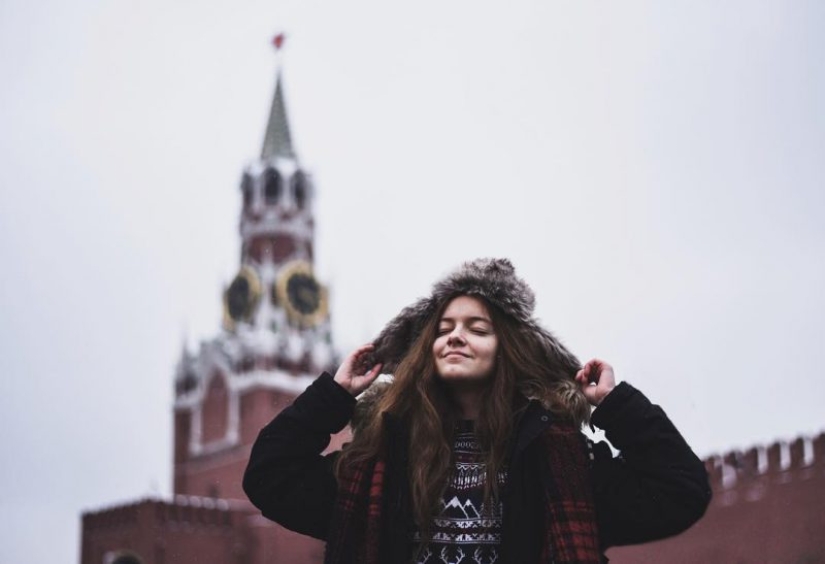 Una colegiala de Rusia ha estado haciendo autostop desde que tenía 14 años y ya ha visitado más de 20 países