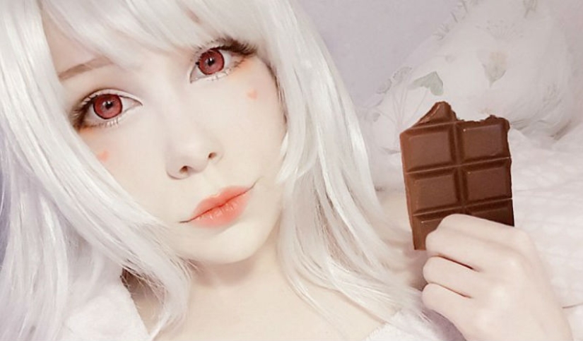 Una enfermera por la tarde, una muñeca por la noche: una sueca de 20 años "se movió"