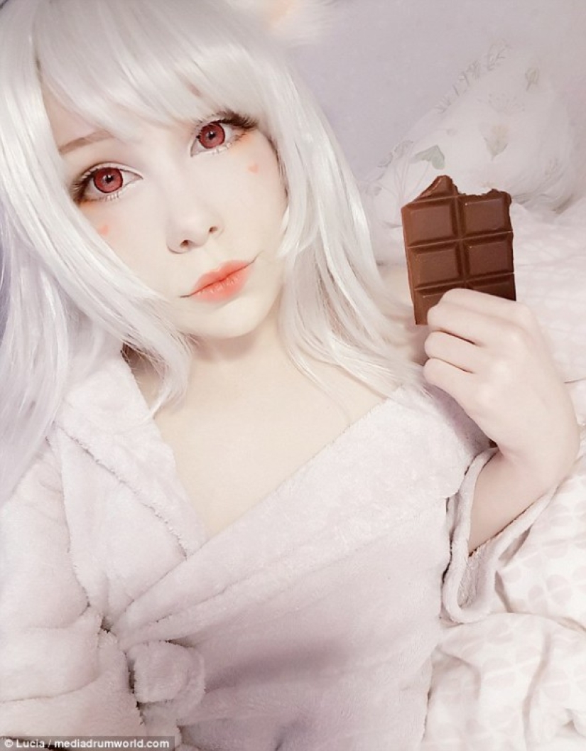 Una enfermera por la tarde, una muñeca por la noche: una sueca de 20 años "se movió"