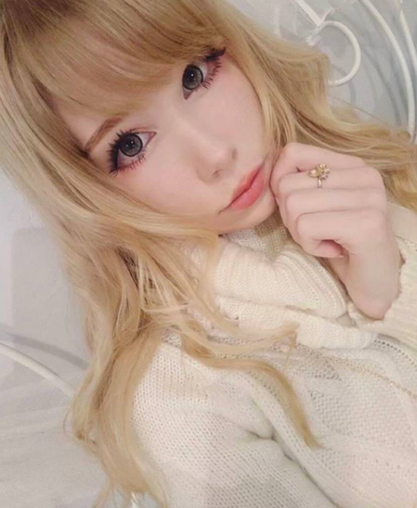 Una enfermera por la tarde, una muñeca por la noche: una sueca de 20 años "se movió"