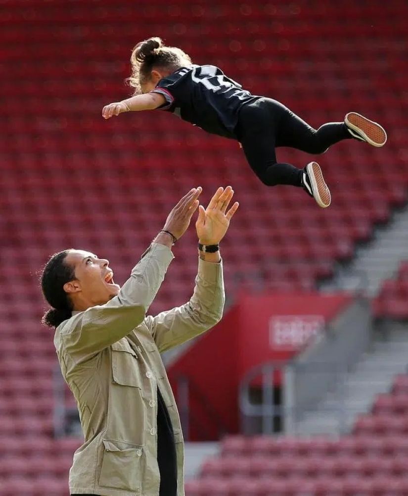 Una hermosa pareja del mundo del fútbol: el encantador Ricky Neutgerag y su esposo, el mejor jugador de la Premier League Virgil Van Dijk Una hermosa pareja del mundo del fútbol: el encantador Ricky Neutgerag y su esposo, el mejor jugador de la Premier League Virgil Van Dijk