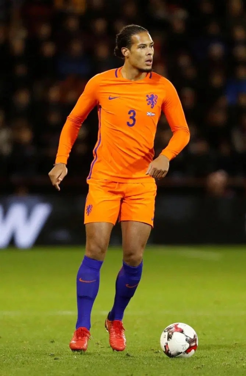 Una hermosa pareja del mundo del fútbol: el encantador Ricky Neutgerag y su esposo, el mejor jugador de la Premier League Virgil Van Dijk Una hermosa pareja del mundo del fútbol: el encantador Ricky Neutgerag y su esposo, el mejor jugador de la Premier League Virgil Van Dijk