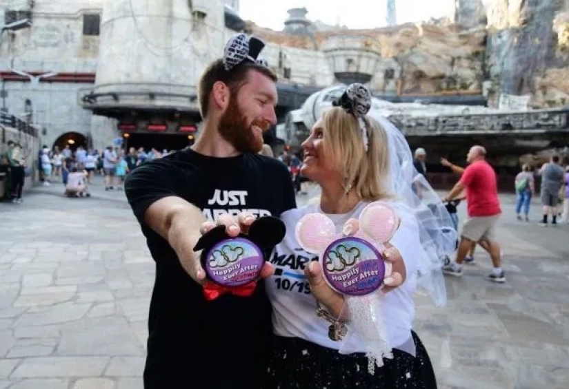 Una historia de amor: los recién casados organizaron una boda elegante al estilo de Disney Una historia de amor: los recién casados organizaron una boda elegante al estilo de Disney